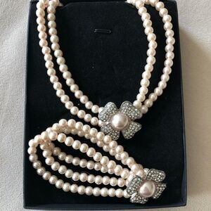 Lovely faux pearl necklace and bracelet set